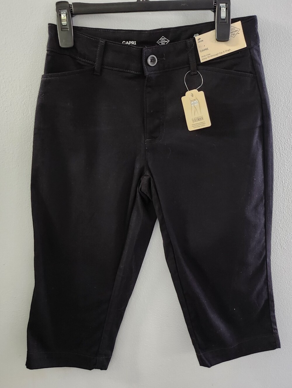 NWT St Johns Bay ♡ Women’s Black Capri Pants ♡ Size: 4 Petite